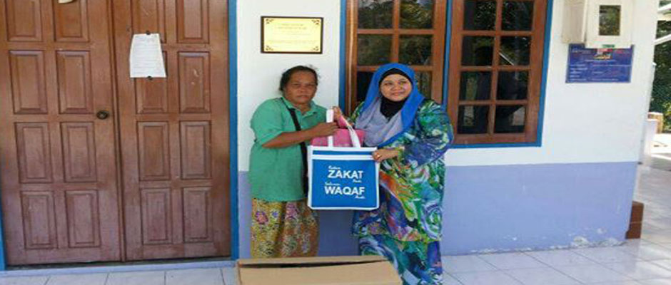Penyerahan Bantuan Kecemasan Mangsa kebakaran di Kpg Penyerahan Bantuan Kecemasan Mangsa kebakaran di Kpg